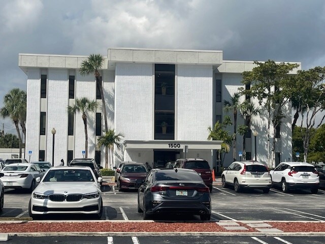 1500 N Dixie Hwy, West Palm Beach, FL à louer - Photo de l’immeuble – Image 3 sur 4
