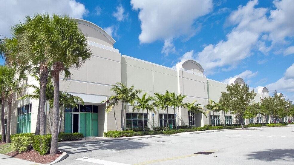 2100 SW 2nd St, Pompano Beach, FL à louer - Photo de l’immeuble – Image 2 sur 4