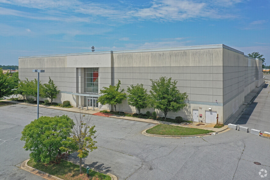 5410 Hornaday Rd, Greensboro, NC à vendre - Photo de l’immeuble – Image 1 sur 8