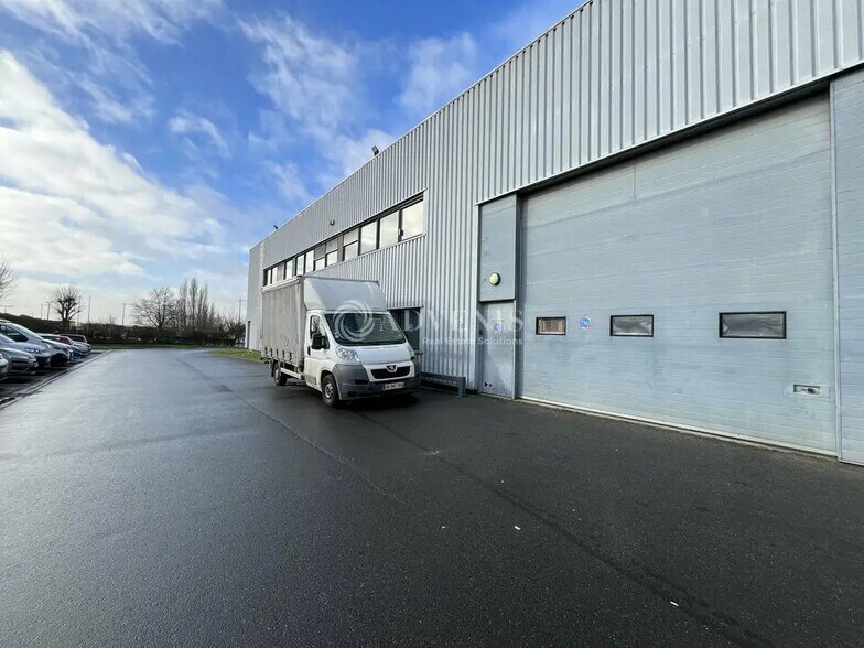 Local d’activités dans Le Mesnil-Amelot à louer - Photo de l’immeuble – Image 2 sur 11