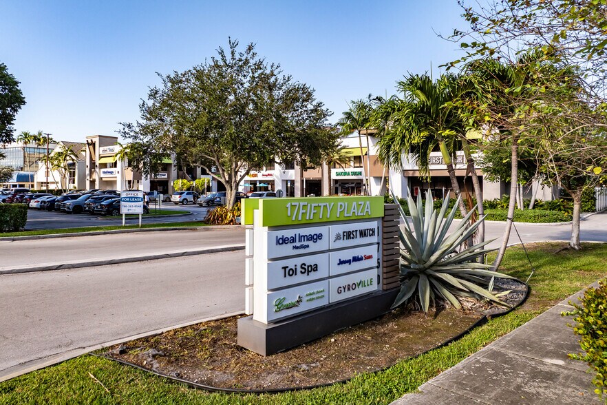 1750 N University Dr, Coral Springs, FL à louer - Photo de l’enseigne sur pylône – Image 3 sur 8