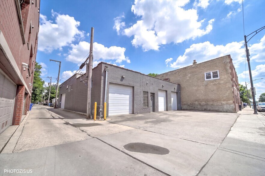 4257 W Montrose Ave, Chicago, IL à vendre - Photo de l’immeuble – Image 2 sur 8