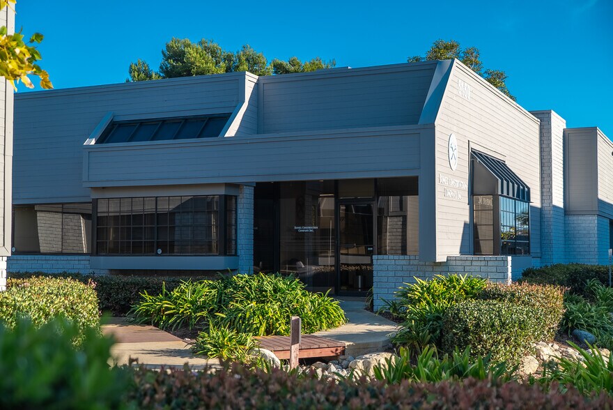 5150 Avenida Encinas, Carlsbad, CA à vendre - Photo de l’immeuble – Image 2 sur 9