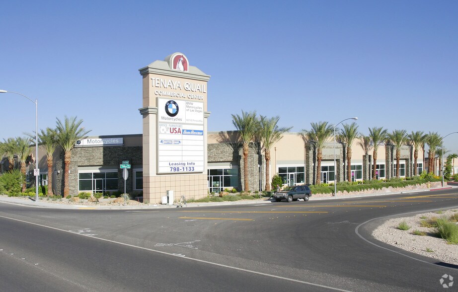 6635 S Tenaya Way, Las Vegas, NV à louer - Photo de l’immeuble – Image 2 sur 11