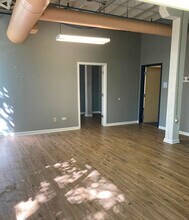 1633 N Hamlin Ave, Chicago, IL à louer Photo intérieure– Image 1 sur 2
