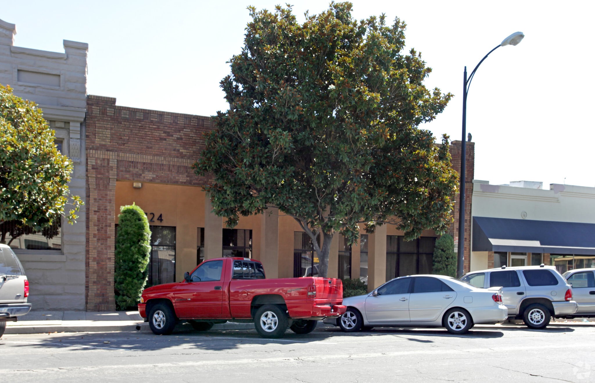 724 10th St, Modesto, CA à louer Photo principale– Image 1 sur 4