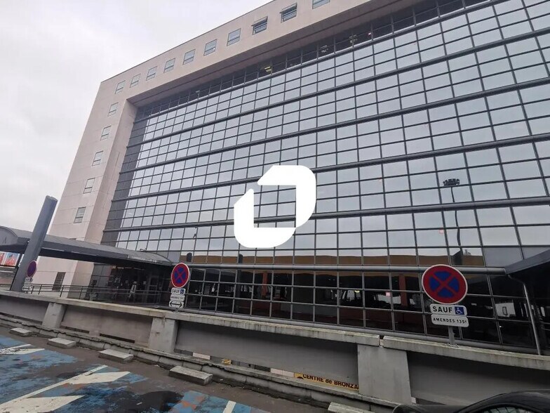 Bureau dans Créteil à louer - Photo de l’immeuble – Image 1 sur 20