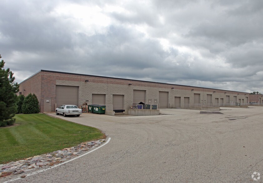 700-714 Rose Dr, Hartland, WI à louer - Photo de l’immeuble – Image 2 sur 3
