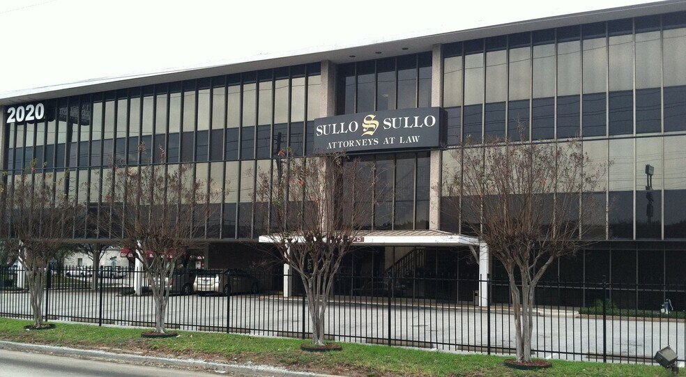 2020 Southwest Fwy, Houston, TX à louer - Photo de l’immeuble – Image 3 sur 7