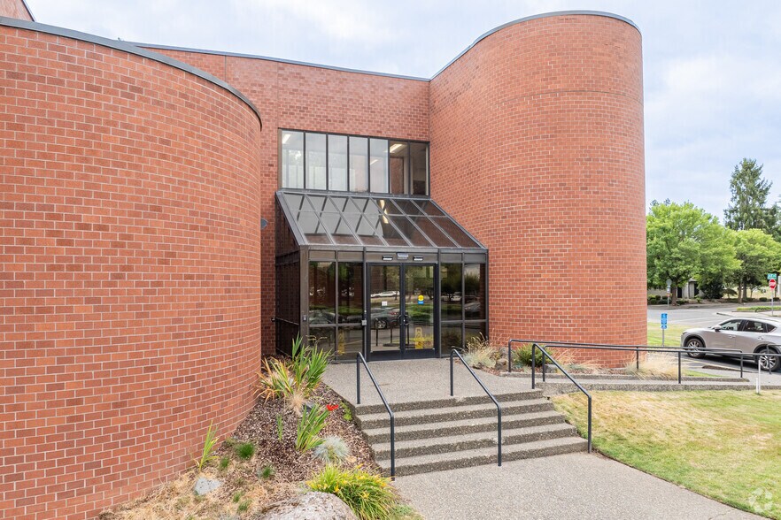 501 NE Hood Ave, Gresham, OR à louer - Photo de l’immeuble – Image 3 sur 4