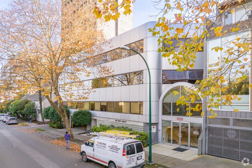 828 W 8th Ave, Vancouver, BC à louer - Photo de l’immeuble – Image 1 sur 6