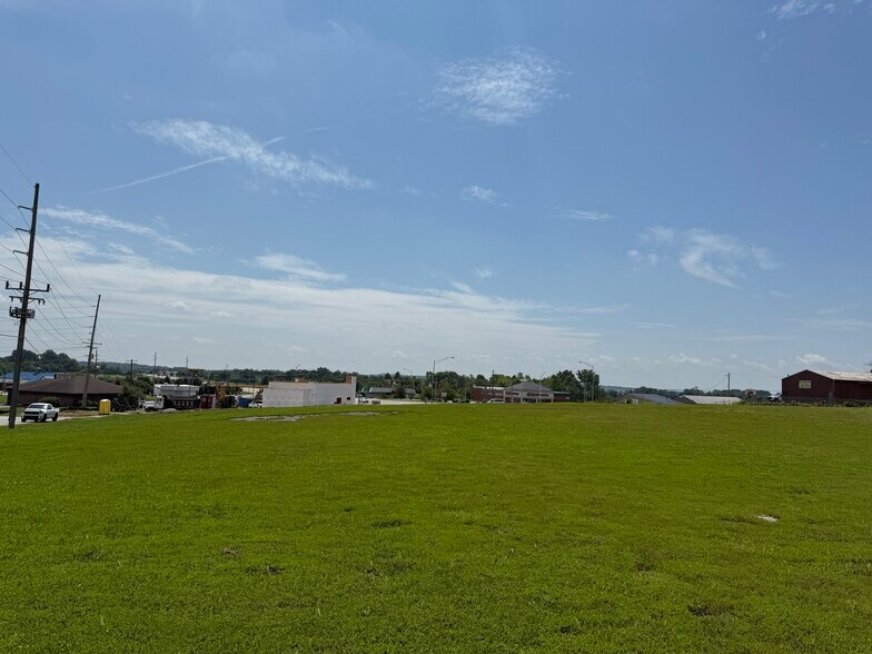 1504 Wilkins Way, Mitchell, IN à vendre - Photo de l’immeuble – Image 2 sur 2