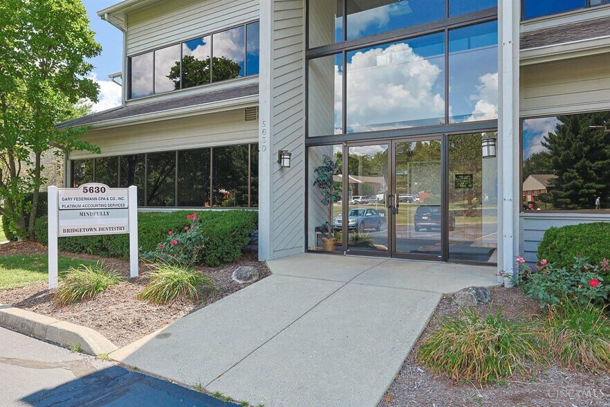 5630 Bridgetown Rd, Cincinnati, OH à vendre - Photo de l’immeuble – Image 3 sur 21
