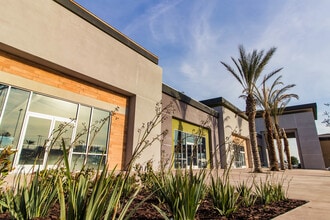 301 N Pepper Ave, Colton, CA à louer Photo de l’immeuble– Image 2 sur 5