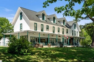 Plus de détails pour 18599 Mission Rd, Traverse City, MI - Hôtellerie à vendre