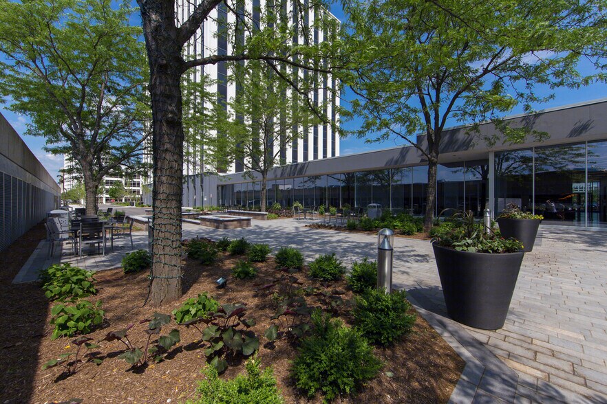 1211 W 22nd St, Oak Brook, IL à louer - Photo de l’immeuble – Image 3 sur 24