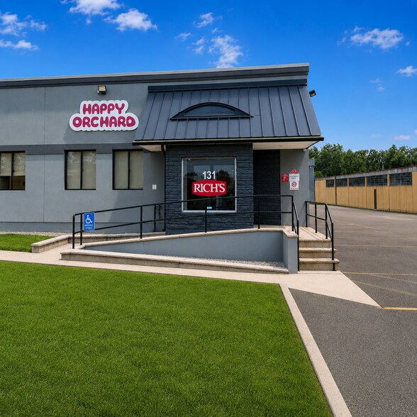 131 W Commercial Ave, Moonachie, NJ à louer - Photo de l’immeuble – Image 2 sur 3