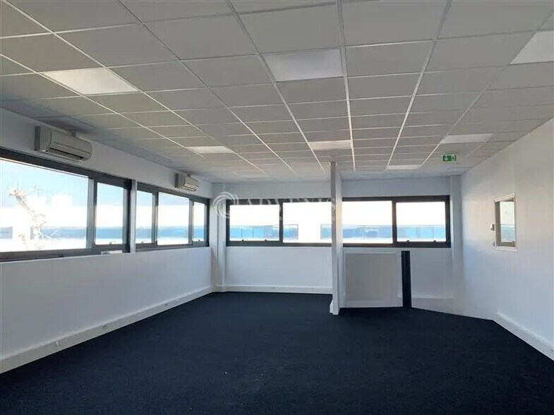 Local d’activités dans Bonneuil-sur-Marne à louer - Photo de l’immeuble – Image 3 sur 4