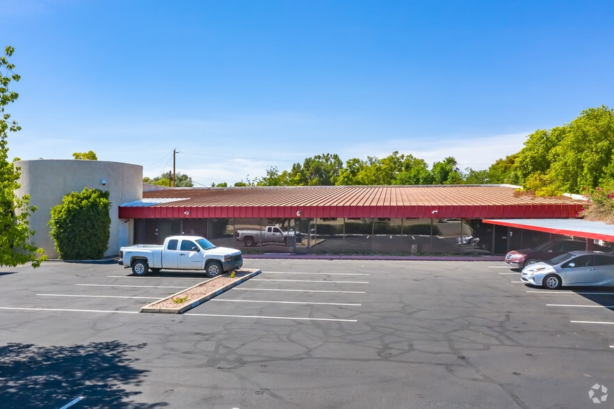 2701 E Osborn Rd, Phoenix, AZ à louer - Photo principale – Image 1 sur 9