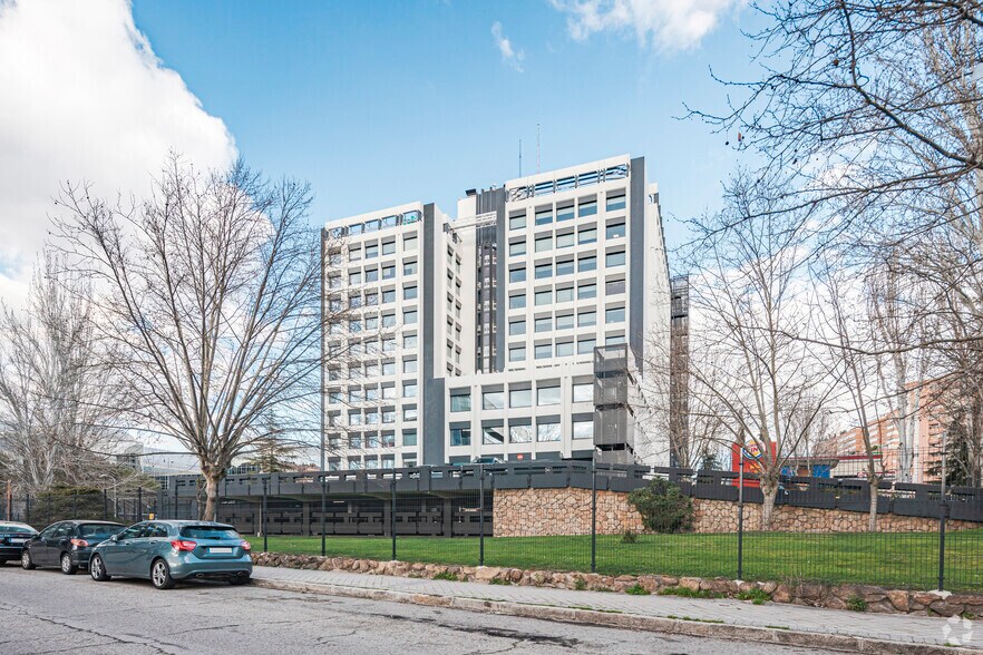 Calle de la Condesa de Venadito, 1, Madrid, Madrid à louer - Photo de l’immeuble – Image 2 sur 2