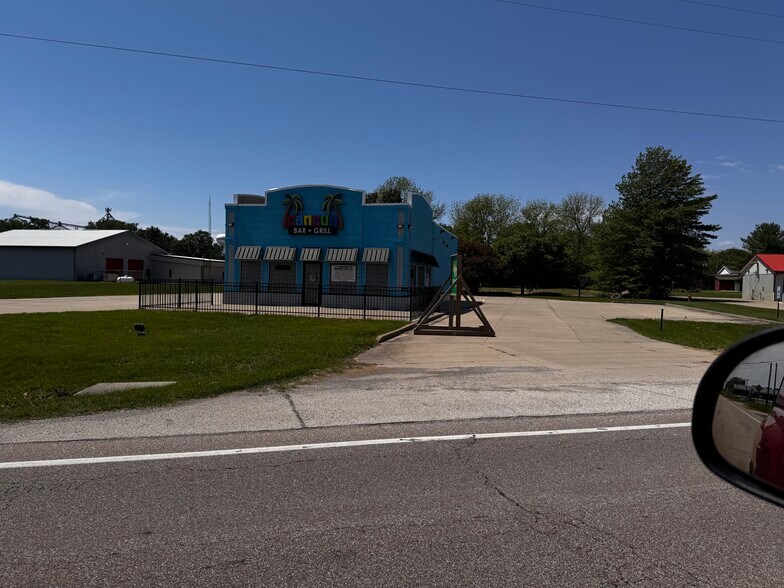 125 N State Route 121, Warrensburg, IL à vendre - Photo de l’immeuble – Image 2 sur 13