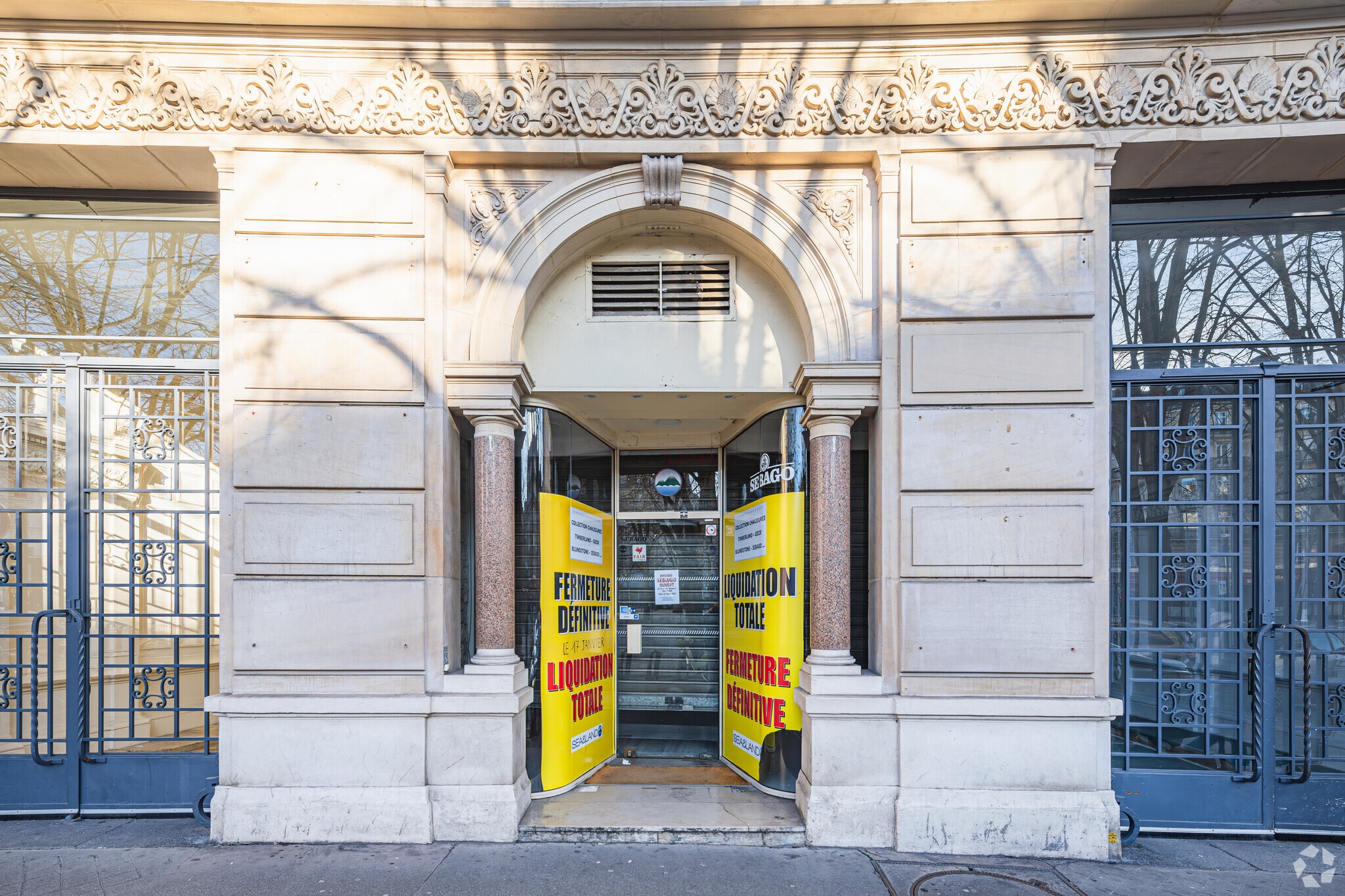 7-9 Place Des Ternes, Paris à louer Photo principale– Image 1 sur 6