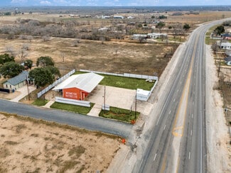Plus de détails pour 601 S Storts St, Poth, TX - Industriel/Logistique à vendre