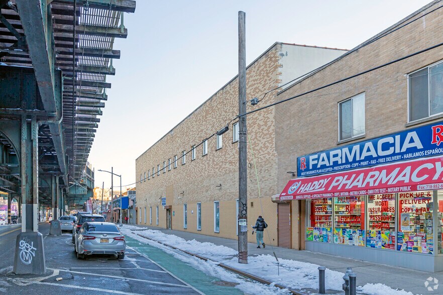 3000-3050 White Plains Rd, Bronx, NY à louer - Photo de l’immeuble – Image 2 sur 4