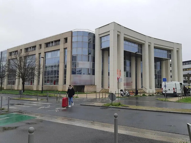 Plus de détails pour 10 Place Ravesies, Bordeaux - Bureau à louer