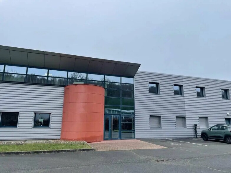 Local d’activités dans Étupes à louer - Photo de l’immeuble – Image 1 sur 5