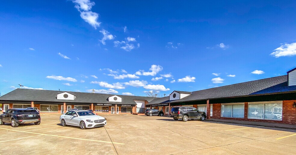 2300 S Broadway, Edmond, OK à louer - Photo de l’immeuble – Image 3 sur 11