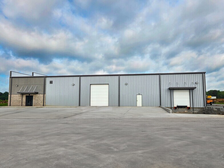 250 Royal Dr, Madison, AL à louer - Photo de l’immeuble – Image 2 sur 2