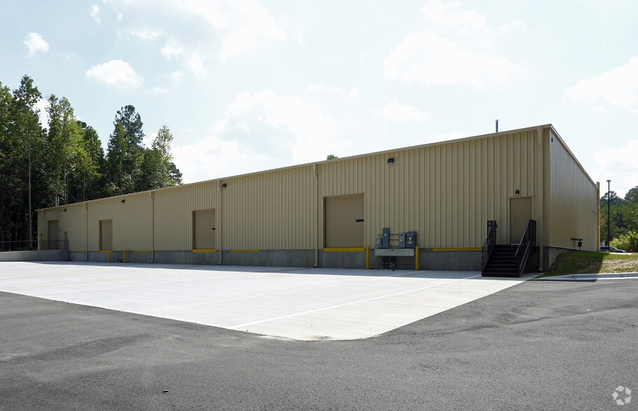 510 N Industrial Dr, Zebulon, NC à louer - Photo de l’immeuble – Image 3 sur 13