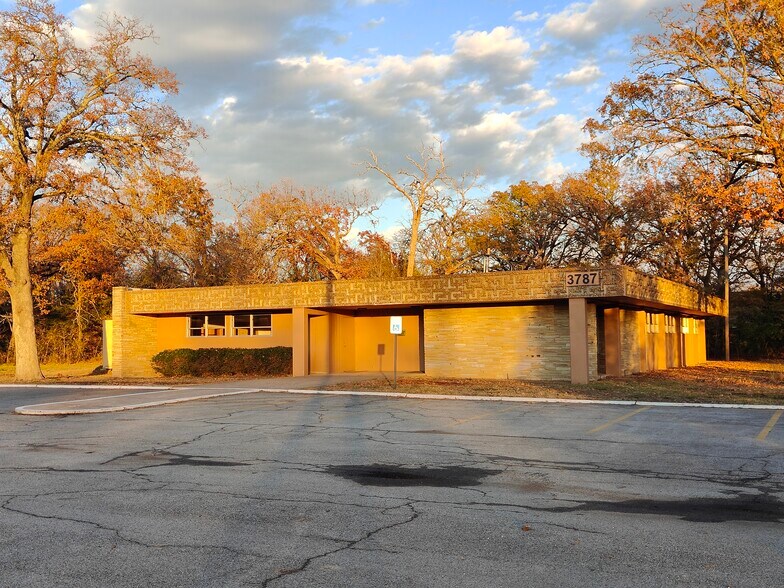 3787 NW Loop 286, Paris, TX à vendre - Photo de l’immeuble – Image 1 sur 11