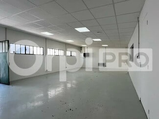 Plus de détails pour Local d'activités à louer