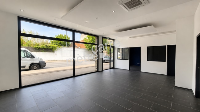 Plus de détails pour 30 Rue Maurice Daniel, Saint-Sébastien-sur-Loire - Local commercial à louer