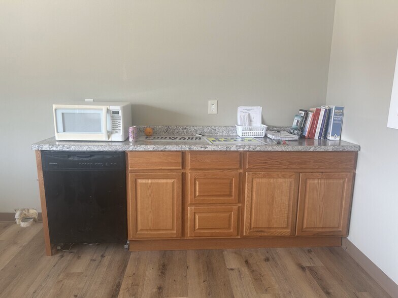 705 Main St, Ridgeway, WI à louer - Photo de l’immeuble – Image 3 sur 14