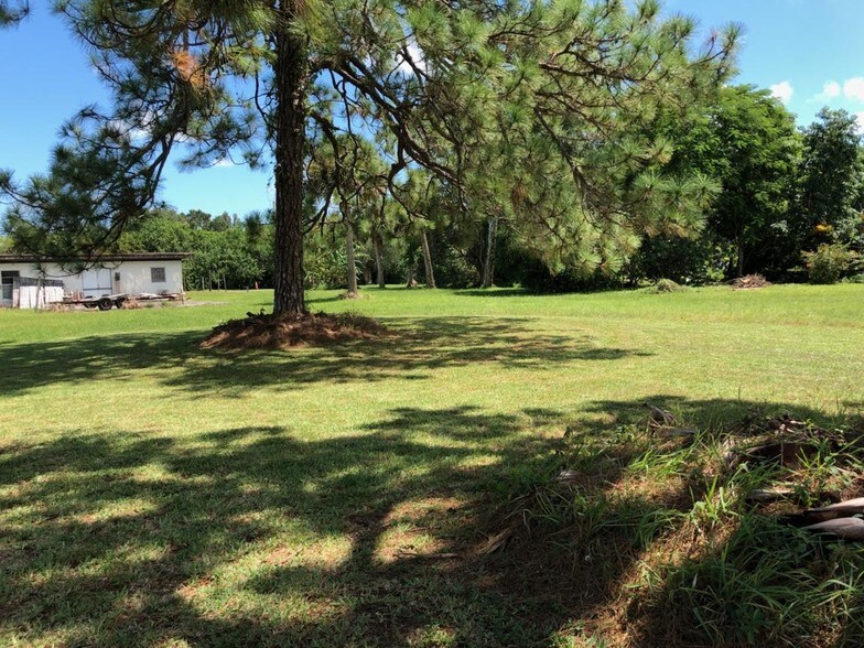 3805 Okeechobee Rd, Fort Pierce, FL à vendre - Photo principale – Image 2 sur 30