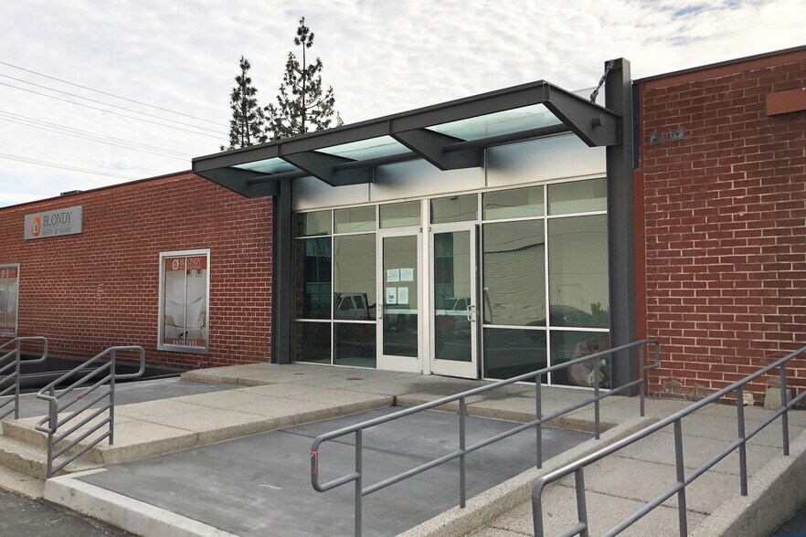 15148 Bledsoe St, Sylmar, CA à louer - Photo de l’immeuble – Image 1 sur 3