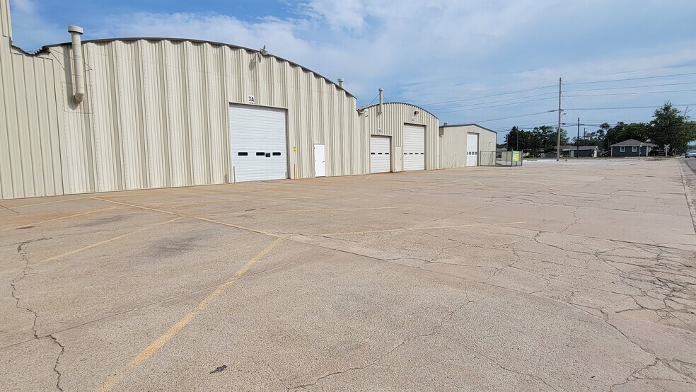 1751 12th Ave, Columbus, NE à vendre - Photo de l’immeuble – Image 1 sur 81