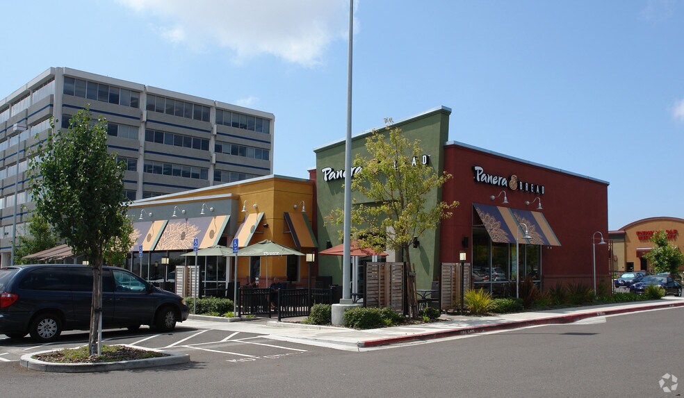 24133 Southland Dr, Hayward, CA à vendre - Photo principale – Image 1 sur 2