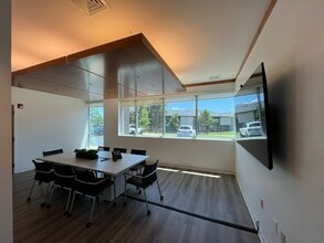 802 SE Plaza Ave, Bentonville, AR à louer Photo intérieure– Image 2 sur 6