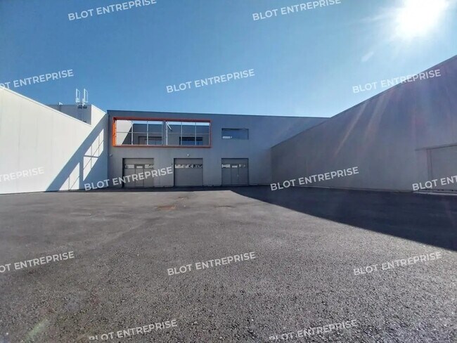 Plus de détails pour Local d’activités à vendre