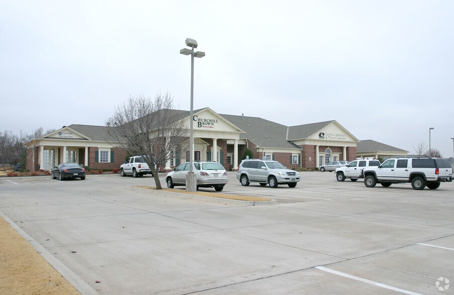 201 N Bryant Ave, Edmond, OK à vendre - Photo de l’immeuble – Image 3 sur 5