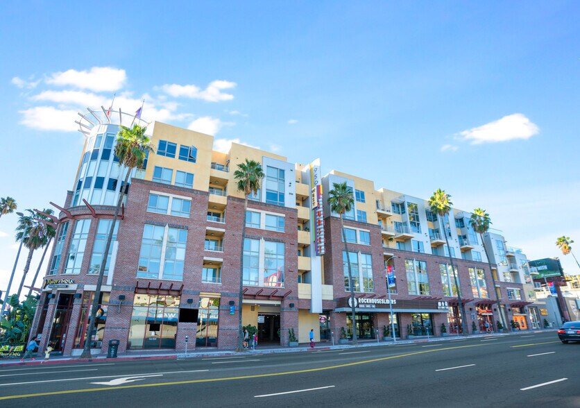 7950 W Sunset Blvd, Los Angeles, CA à louer - Photo de l’immeuble – Image 2 sur 12