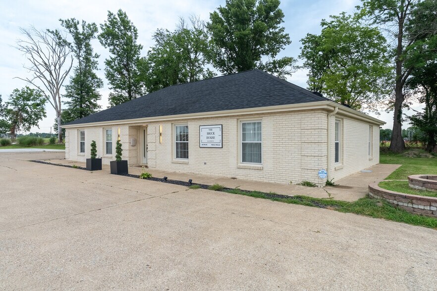 709 N Carbon St, Marion, IL à vendre - Photo principale – Image 1 sur 30