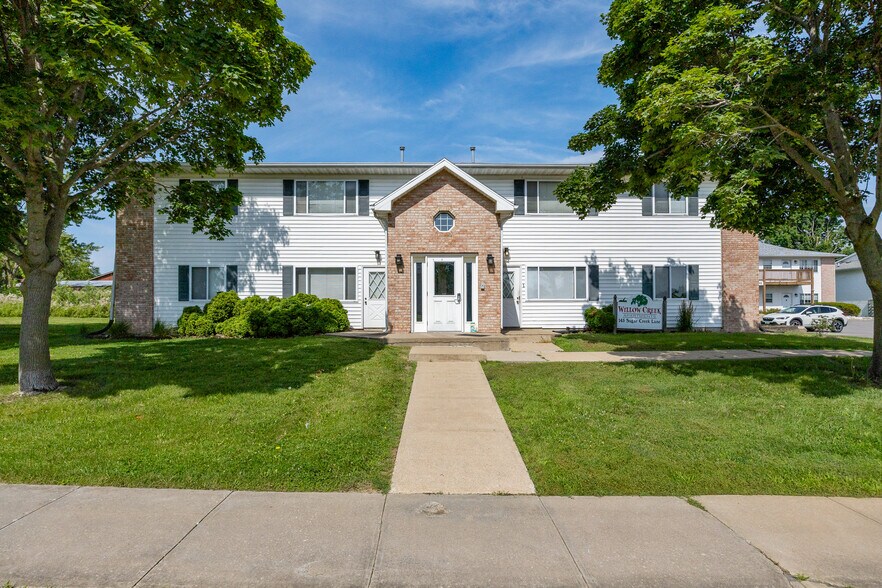145 Sugar Creek Ln, North Liberty, IA à vendre - Photo de l’immeuble – Image 1 sur 6