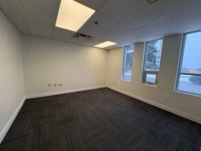 1380 Hopkins St, Whitby, ON à louer Photo intérieure– Image 2 sur 9