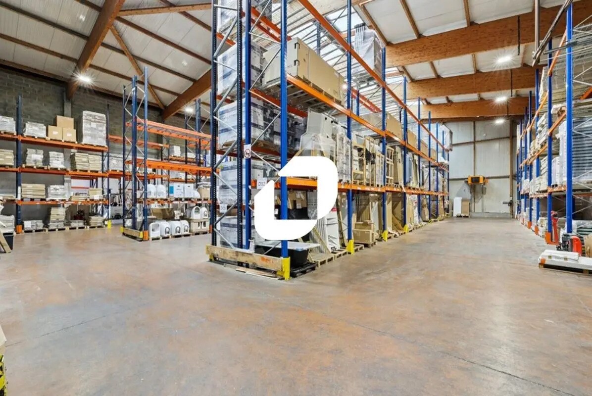 Local d'activités dans Pontault-Combault à vendre Photo de l’immeuble– Image 1 sur 6