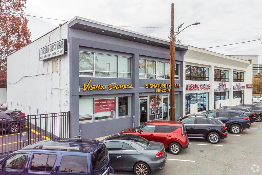 5 Sunrise Plz, Valley Stream, NY à louer - Photo principale – Image 1 sur 8